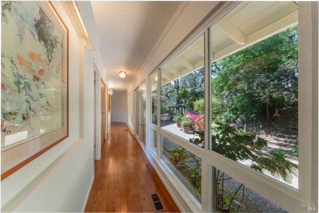 925 Knob Hill Rd, Ukiah, CA 95482