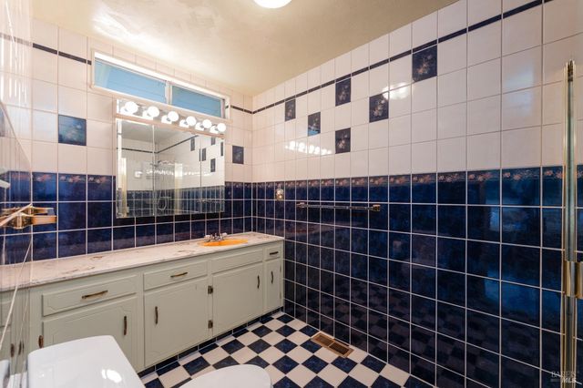 925 Knob Hill Rd, Ukiah, CA 95482