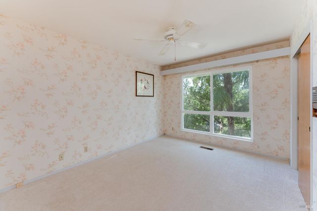 925 Knob Hill Rd, Ukiah, CA 95482