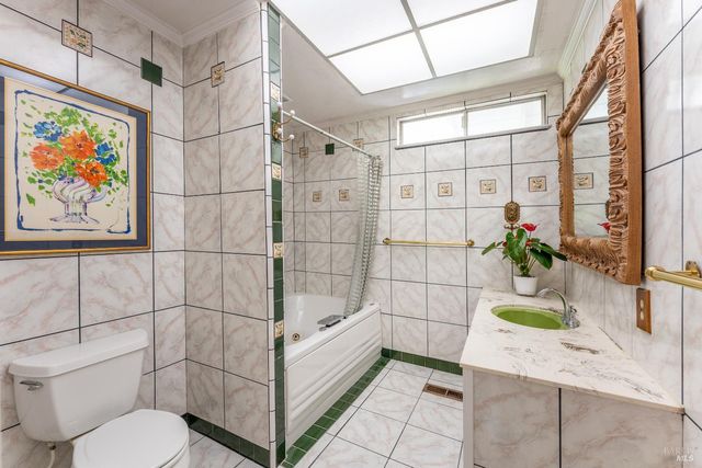 925 Knob Hill Rd, Ukiah, CA 95482