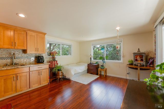 925 Knob Hill Rd, Ukiah, CA 95482