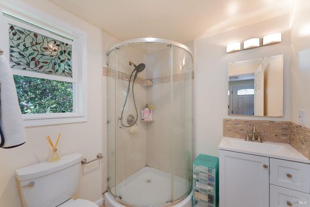 925 Knob Hill Rd, Ukiah, CA 95482