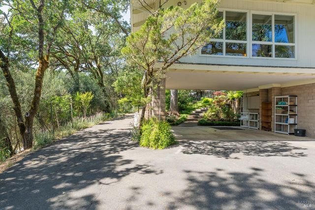 925 Knob Hill Rd, Ukiah, CA 95482