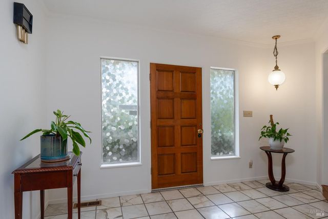 925 Knob Hill Rd, Ukiah, CA 95482