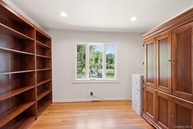 27 School Lane, Lloyd Harbor, NY 11743