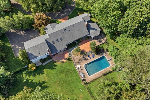27 School Lane, Lloyd Harbor, NY 11743