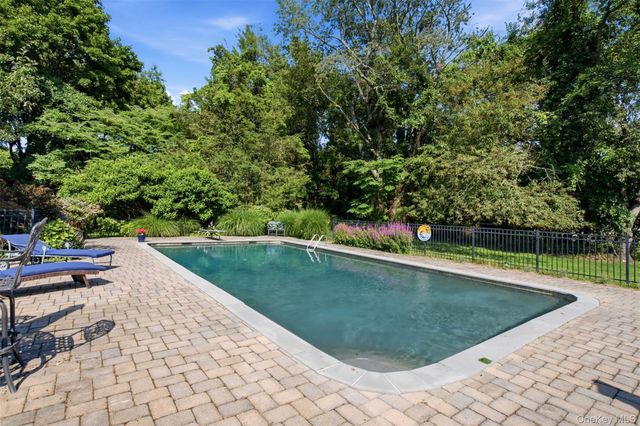27 School Lane, Lloyd Harbor, NY 11743