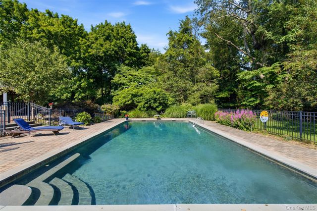 27 School Lane, Lloyd Harbor, NY 11743