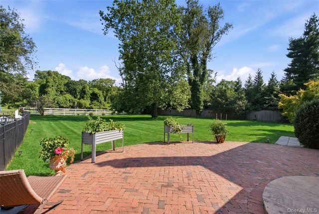 27 School Lane, Lloyd Harbor, NY 11743