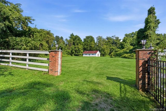 27 School Lane, Lloyd Harbor, NY 11743