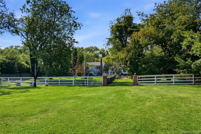 27 School Lane, Lloyd Harbor, NY 11743