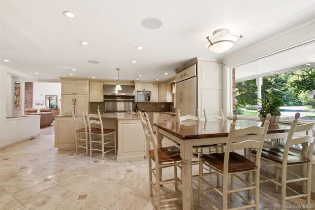 27 School Lane, Lloyd Harbor, NY 11743