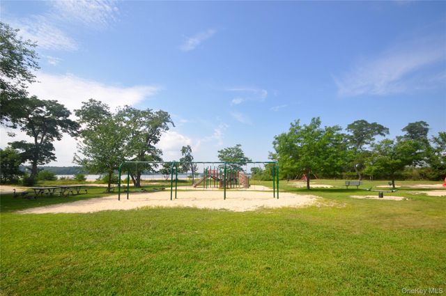 27 School Lane, Lloyd Harbor, NY 11743