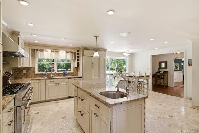 27 School Lane, Lloyd Harbor, NY 11743