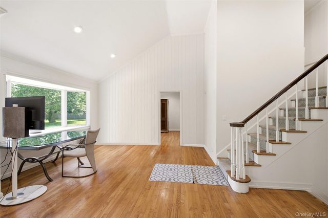 27 School Lane, Lloyd Harbor, NY 11743