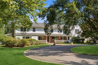27 School Lane, Lloyd Harbor, NY 11743