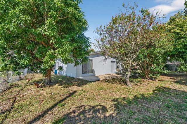 4033 COUNTRY CLUB BOULEVARD, Cape Coral, FL 33904