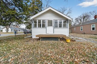 1325 Seneca Avenue, Des Moines, IA 50313