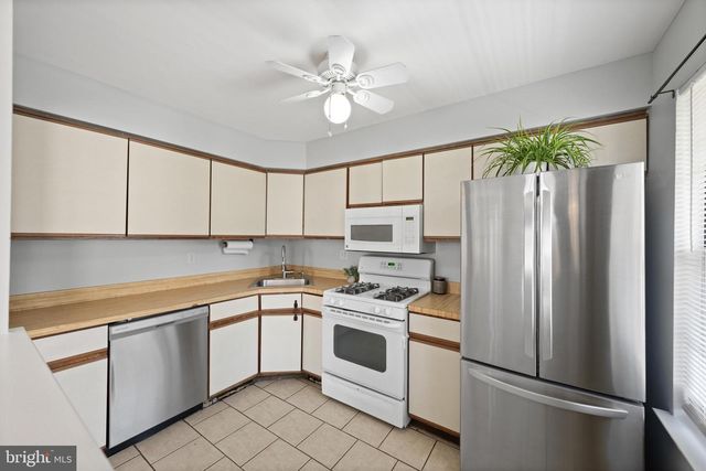 128 MILL RUN E, Hightstown, NJ 08520