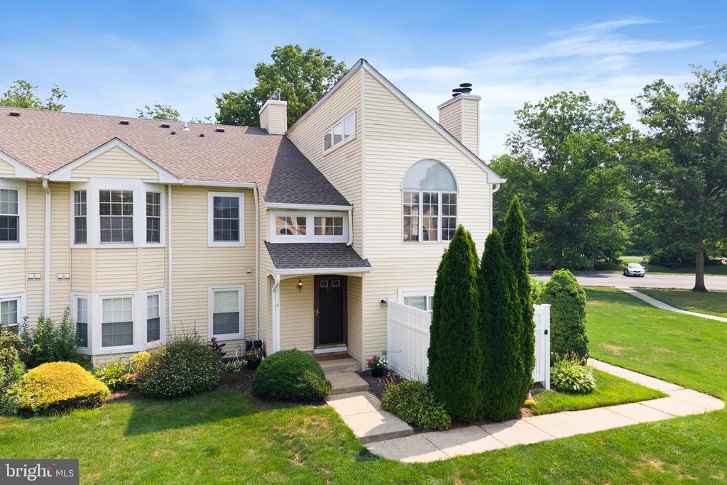 128 MILL RUN E, Hightstown, NJ 08520