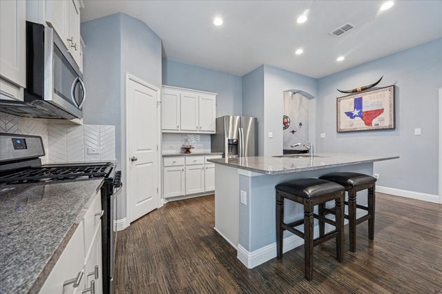 511 Ranchwood Drive, Justin, TX 76247