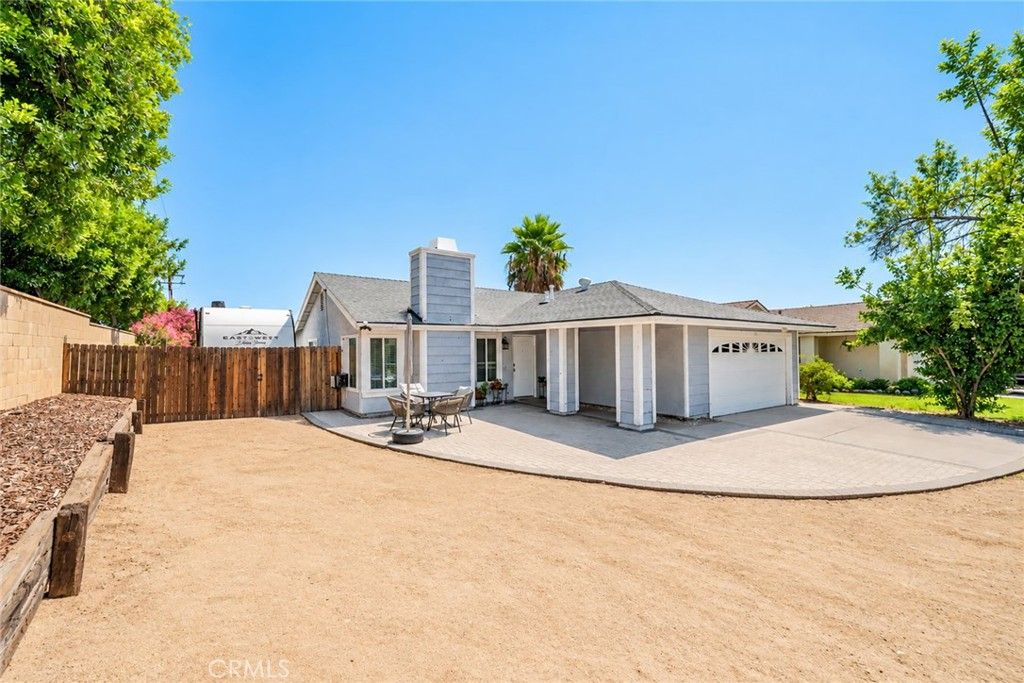 198 N Pennsylvania St, Lake Elsinore, CA 92530 — photo 2