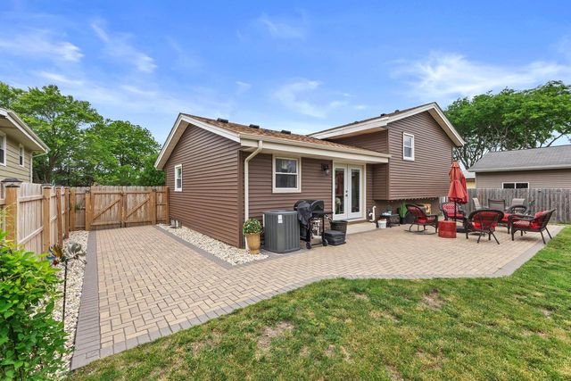 1525 Prairie DRIVE, Racine, WI 53406