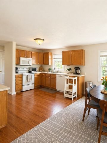 4 Westview Ter 4, Natick, MA 01760