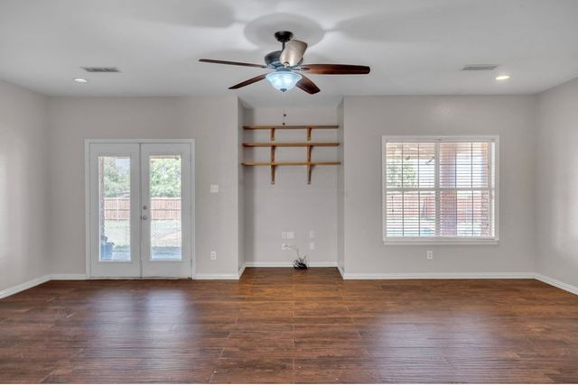 105 Maple Ave, Coahoma, TX 79511