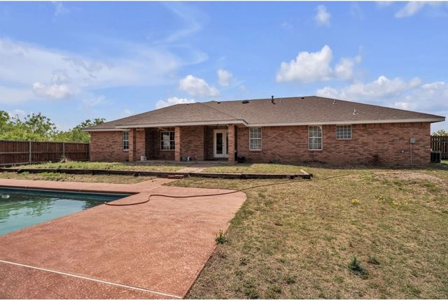 105 Maple Ave, Coahoma, TX 79511