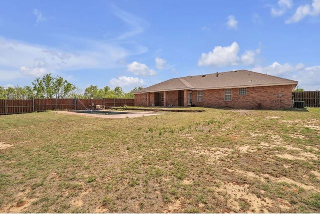 105 Maple Ave, Coahoma, TX 79511