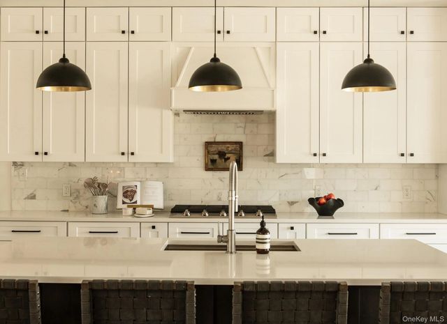 11 Crimson Hill Road, Rhinebeck, NY 12572