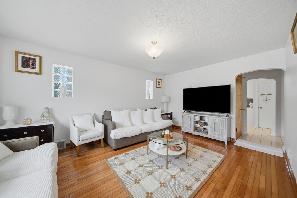 3242 N Oleander Avenue, Chicago, IL 60634 — photo 2