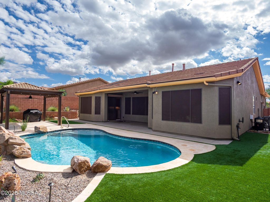 13065 N High Hawk Drive, Marana, AZ 85658