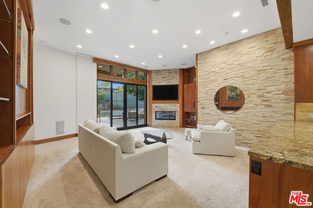 17424 Cumpston Street, Encino (los Angeles), CA 91316