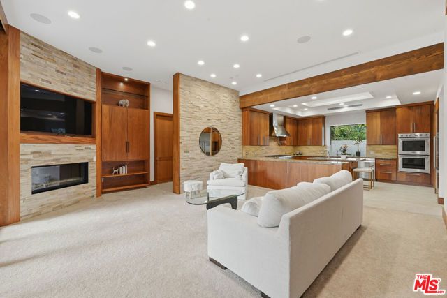 17424 Cumpston Street, Encino (los Angeles), CA 91316