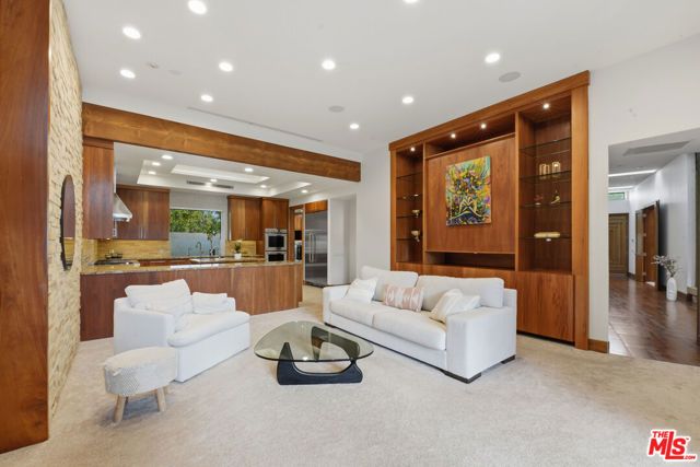 17424 Cumpston Street, Encino (los Angeles), CA 91316