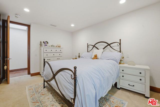 17424 Cumpston Street, Encino (los Angeles), CA 91316