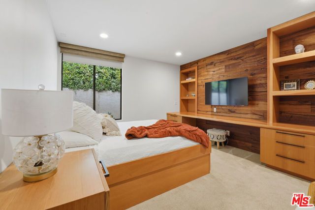 17424 Cumpston Street, Encino (los Angeles), CA 91316