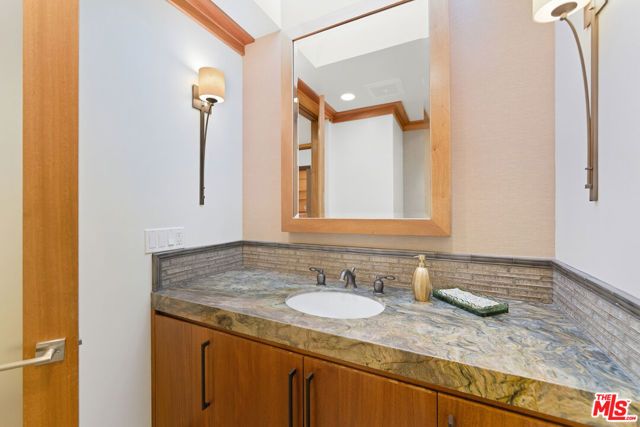 17424 Cumpston Street, Encino (los Angeles), CA 91316