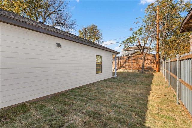 1125 E Humbolt Street, Fort Worth, TX 76104