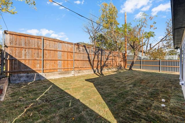 1125 E Humbolt Street, Fort Worth, TX 76104