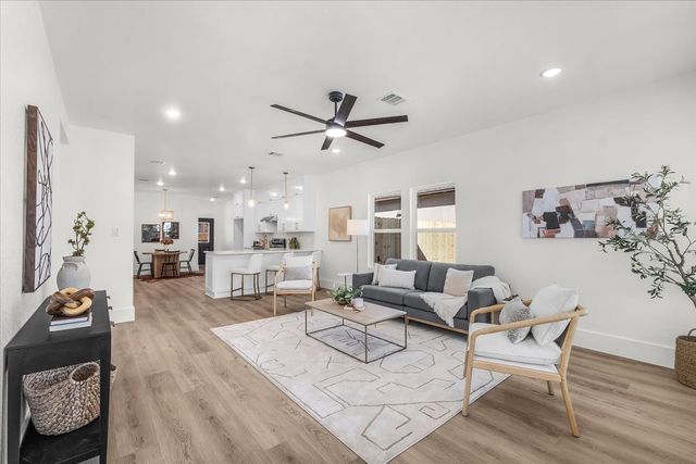 1125 E Humbolt Street, Fort Worth, TX 76104