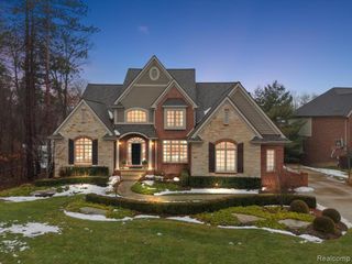 3303 Timberlake Drive, Walled Lake, MI 48390