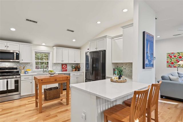 23 Shadbush Trail, Narragansett, RI 02874