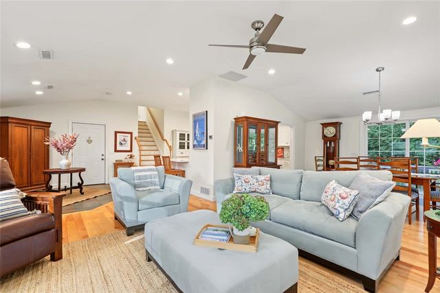 23 Shadbush Trail, Narragansett, RI 02874