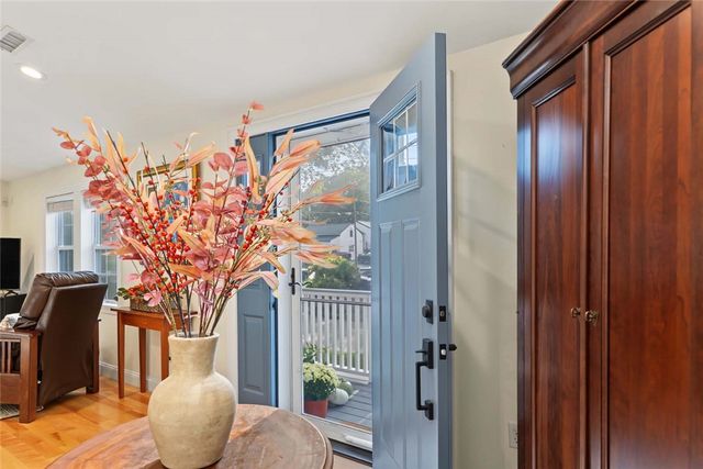 23 Shadbush Trail, Narragansett, RI 02874