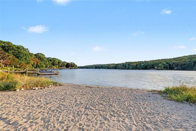 23 Shadbush Trail, Narragansett, RI 02874