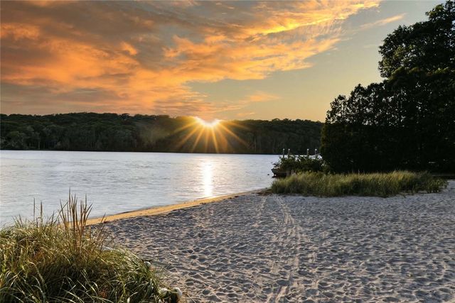 23 Shadbush Trail, Narragansett, RI 02874