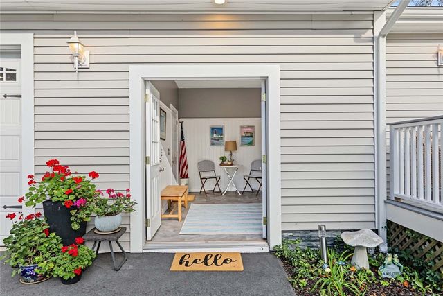 23 Shadbush Trail, Narragansett, RI 02874